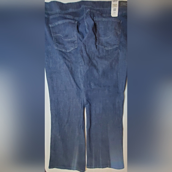 Signature by Levi Strauss & Co. Gold Women's Totally Shaping Pull-on Bootcut - Picture 4 of 6